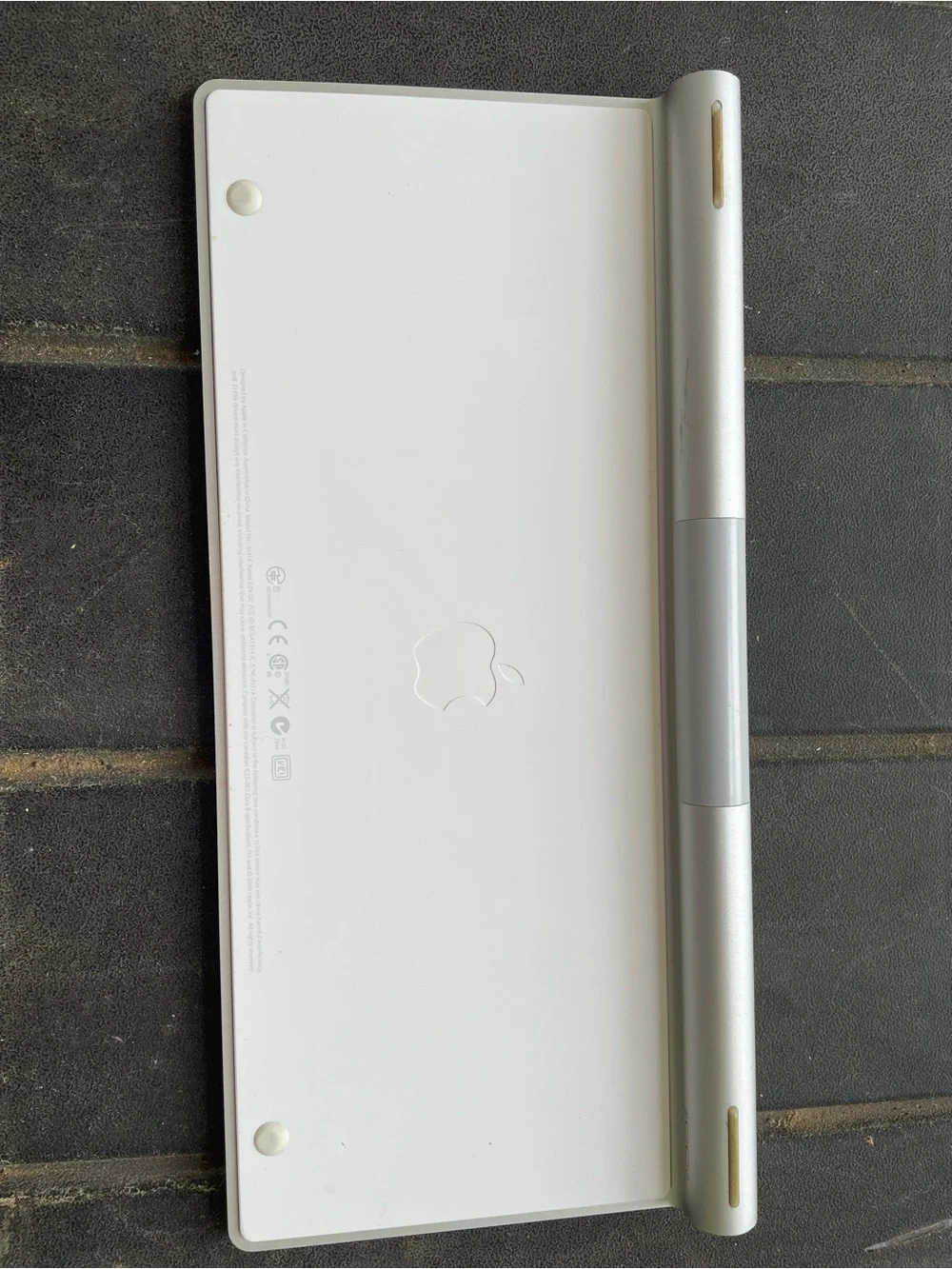 Apple Compact Bluetooth Keyboard – Silver and White